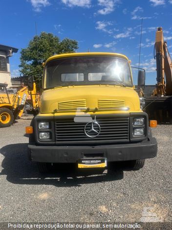 Caminhão Mercedes-Benz 1114 3-Eixos 2p (diesel)