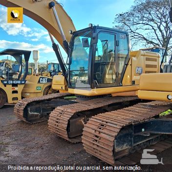 Escavadeira Caterpillar 320