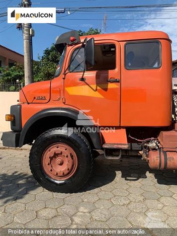 Caminhão Mercedes-Benz LS-1525 2p (diesel)