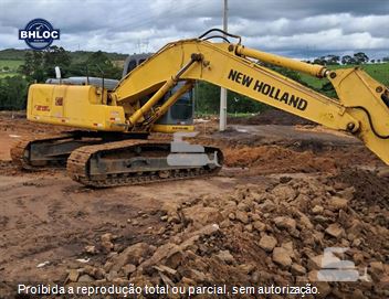 Escavadeira New Holland E215 B