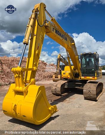 Escavadeira Komatsu PC210