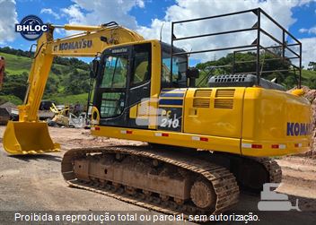 Escavadeira Komatsu PC210