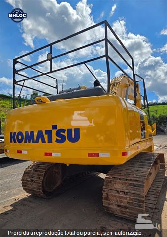 Escavadeira Komatsu PC210