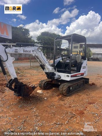 Mini-Escavadeira Bobcat 325