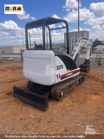 Mini-Escavadeira Bobcat 325