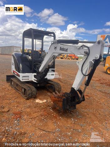 Mini-Escavadeira Bobcat 325
