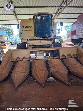 Colheitadeira New Holland TC-59