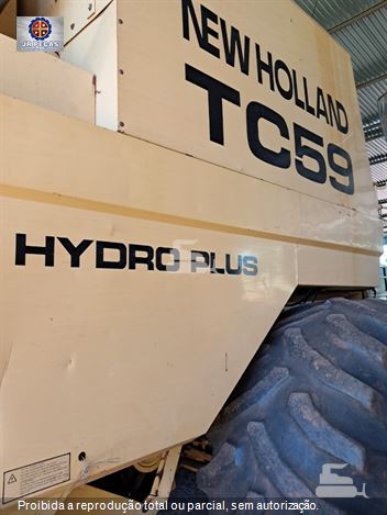 Colheitadeira New Holland TC-59
