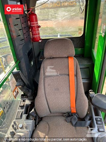 Harvester John Deere 2144G