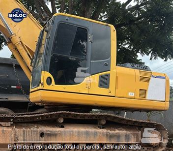 Escavadeira Komatsu PC200