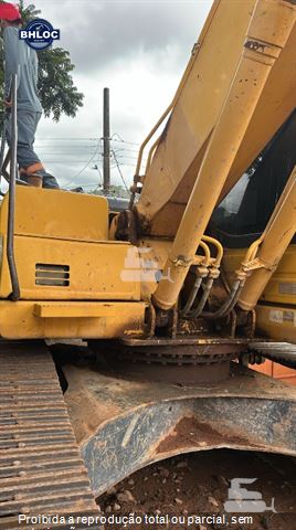 Escavadeira Komatsu PC200