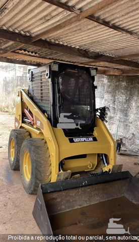 Mini-Carregadeira Caterpillar 226B 3