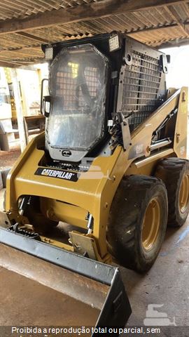 Mini-Carregadeira Caterpillar 226B 3