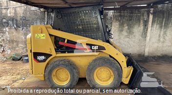 Mini-Carregadeira Caterpillar 226B 3