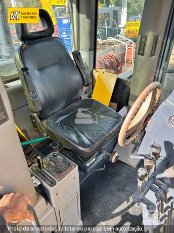 Motoniveladora New Holland RG140B