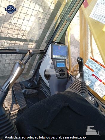 Escavadeira Komatsu PC200