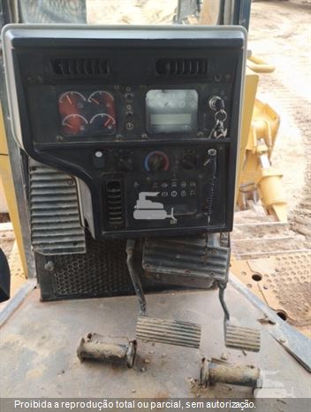 Trator de Esteira Caterpillar D6T