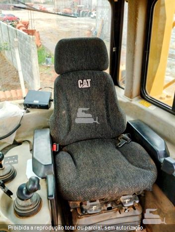 Trator de Esteira Caterpillar D6T