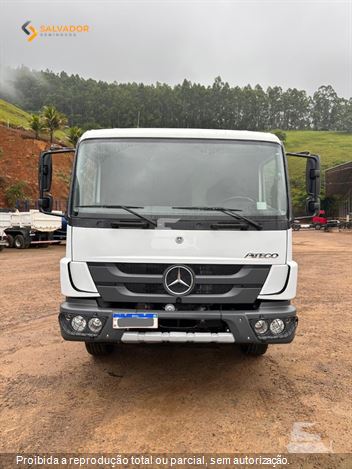 Caminhão Mercedes-Benz Atego 2426 6x2 2p (Diesel) (E5)