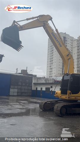 Escavadeira Komatsu PC200
