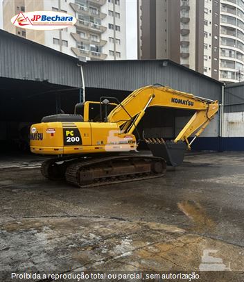 Escavadeira Komatsu PC200