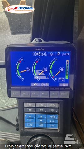 Escavadeira Komatsu PC200