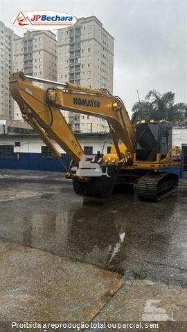 Escavadeira Komatsu PC200