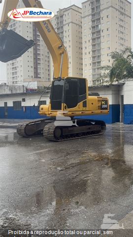 Escavadeira Komatsu PC200