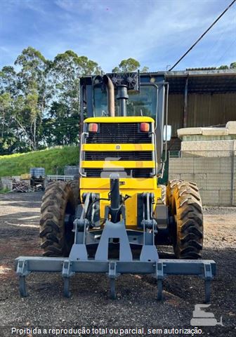 Motoniveladora New Holland RG140B