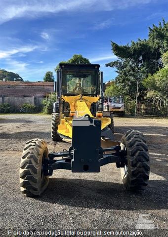 Motoniveladora New Holland RG140B