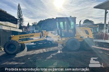 Motoniveladora New Holland RG140B