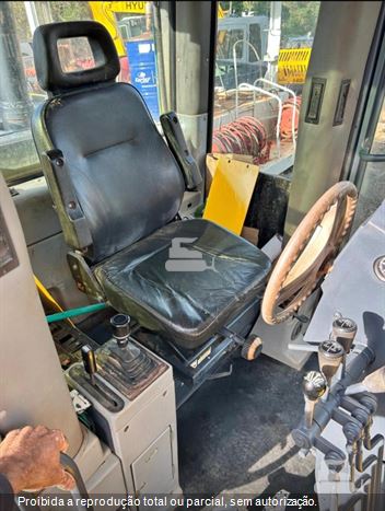 Motoniveladora New Holland RG140B