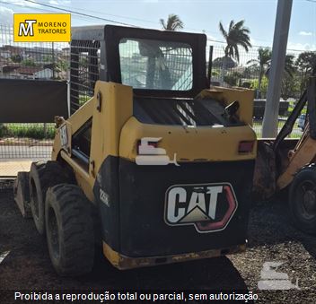 Mini-Carregadeira Caterpillar 226B