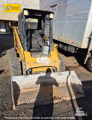 Mini-Carregadeira Caterpillar 226B