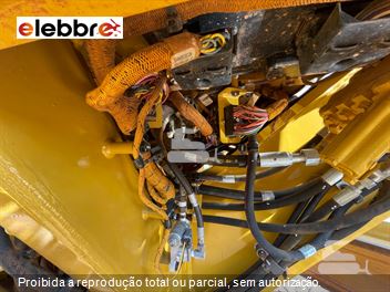 Motoniveladora Caterpillar 140