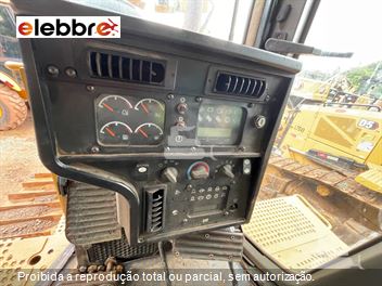 Trator de Esteira Caterpillar D6T