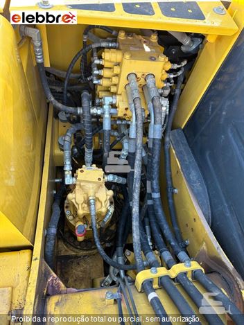 Escavadeira Komatsu PC130