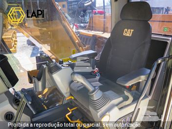 Escavadeira Caterpillar 320