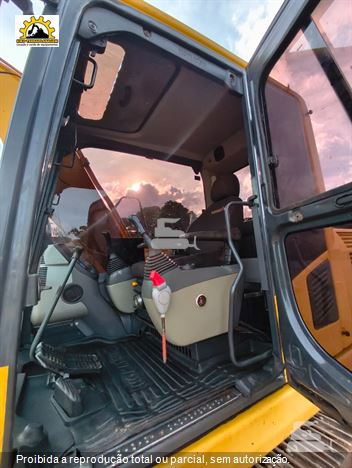 Escavadeira Komatsu PC130