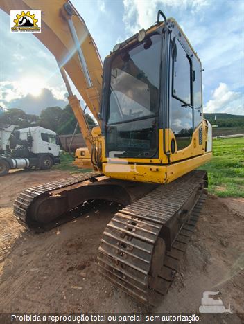 Escavadeira Komatsu PC130
