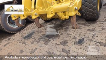 Motoniveladora Caterpillar 140K