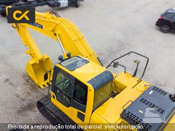 Escavadeira Komatsu PC200