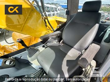 Escavadeira Komatsu PC200