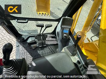 Escavadeira Komatsu PC200