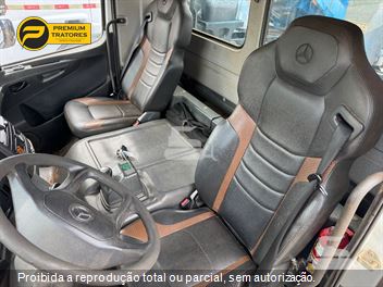 Caminhão Mercedes-Benz Axor 3131 6x4 2p (diesel)(E5)