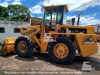 Pá Carregadeira Michigan 75
