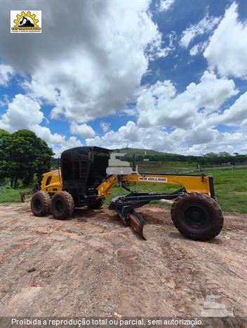 Motoniveladora New Holland RG170B