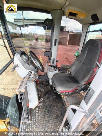 Motoniveladora New Holland RG170B