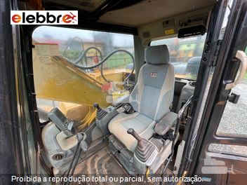 Escavadeira Caterpillar 323D