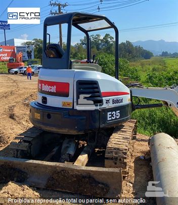 Mini-Escavadeira Bobcat E35